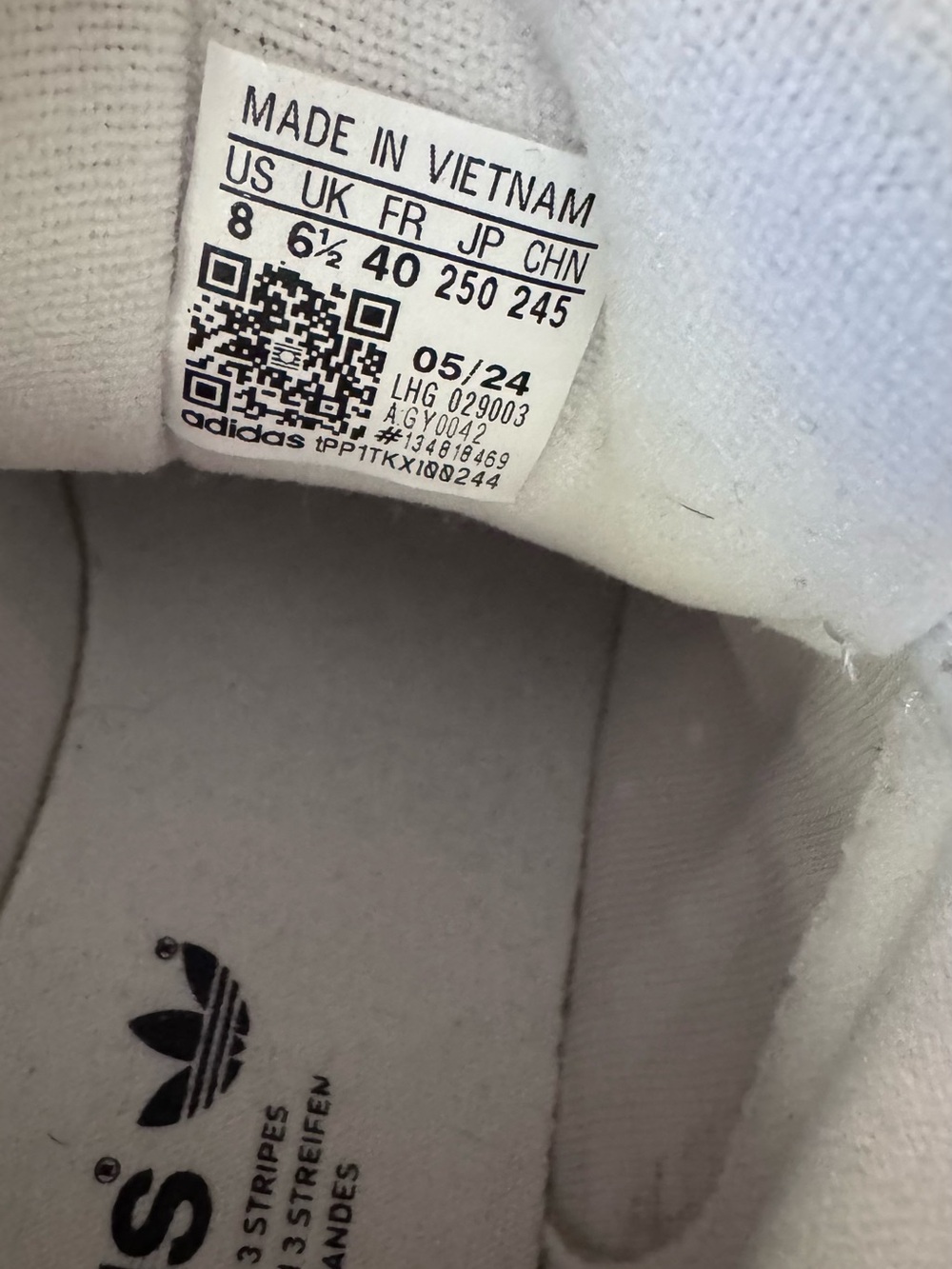 adidas Cream Sneakers with Black Stripes and Heel Tab - Picture 9 of 9